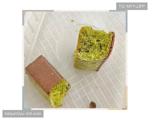 张帅又在训练场啃能量棒，这自律劲儿真让人怀疑她是不是把零食当饭吃了