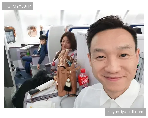 要是把杨威训练背后的日常拍成真人秀,广告位估计早被豪车名表包圆 要是把杨威训练背后的日常拍成真人秀,广告位估计早被豪车名表包圆
